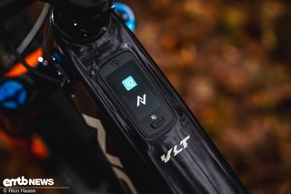 Im Oberrohr sitzt das minimalistisch und funktional gehaltene OLED-Display von TQ.