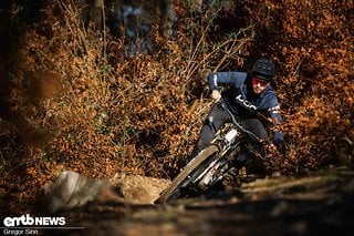 Mit einem Federweg von 150/140 mm Federweg ist das Rise ganz klar in der Trail-Bike- oder All-Mountain-Kategorie