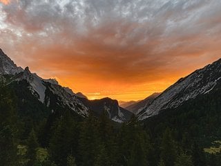 Wild-romantische Bergpanoramen. Nicht immer waren Sicht und Wetter den Beiden so hold.