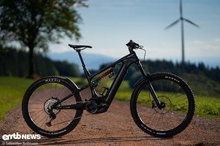 Das Cannondale Moterra Neo, ein E-Enduro, mit dem auch Ex-World-Cup-DH-Racer wie Josh Bryceland richtig Spaß haben.