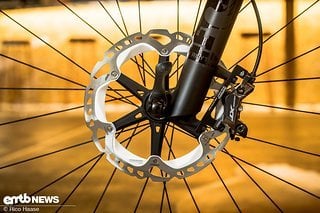 Auch bei diesem Modell wird mit Shimano XT gebremst