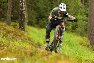 Auf dem Trail fühlt sich das Rotwild R.X735 Ultra leichtfüßig, agil und extrem performant an.