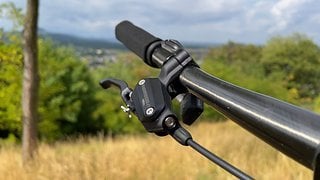 Der deutsche Bremsenhersteller Fahrwerker will in den Mountainbike-Markt starten und präsentiert die F-Vision, die mit ihren beiden 28 mm Kolben andere Vier-Kolben-Bremsen powermäßig übertrumpfen soll.