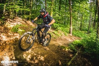 Dank steilem Sitzwinkel, langer Kettenstrebe und kraftvollem Bosch-Motor macht das Scott Ransom eRide 910 auch im Uphill viel Spaß