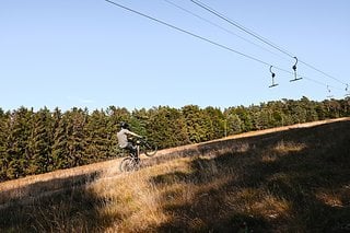 Den Berg hinauf – egal ob über steilen Wiesenhang oder technischen Uphill