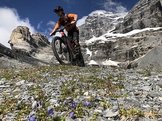 Das dürfte der imposanteste Berg sein, vor dem ich bisher auf einem Trail gen Tal gerollt bin.