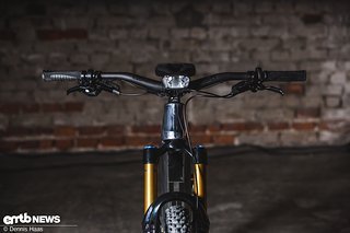 Alutech stellte auf den Craft Bike Days 2021 eine CNC E-Fanes mit Lupine-Frontlicht aus.