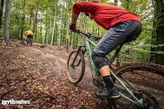 Bergauf kam dem Thron² sein tiefer Schwerpunkt sowie der kraftvolle Bosch Motor zugute. Somit konnten wir selbst die steilsten Anstiege, welche sogar recht rutschig waren, meistern.