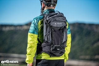 Vaude eBracket 28 – der geräumige Rucksack verfügt neben diverser Taschen und smarter Details auch über ein Extrafach für den sicheren Akkutransport