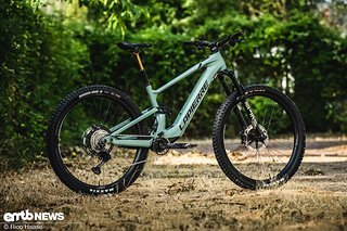 Mit dem Lapierre E-Zesty AM LTD hat die französische Marke ein schnelles Light-E-MTB für moderate Trails im Portfolio.