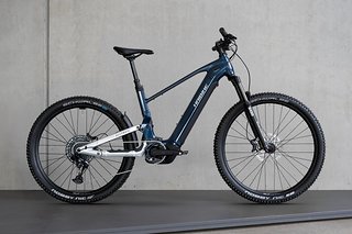 Das Alltrail 4 setzt im Gegensatz zum Alltrail 6 nicht nur auf einen kleineren Akku, sondern auch auf ein Suntour statt RockShox Fahrwerk.