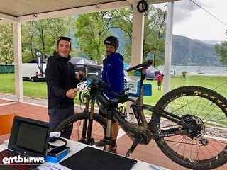 Software-Check! Kieran Page, der Race-Director der WES, erklärte mir, was er genau prüft und scherzt über die Start-Nr 13