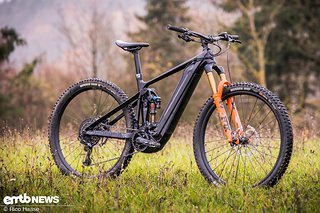 Das Ghost E-Riot Trail mit 150/140 mm Federweg verfügt über einen voluminösen Carbon-Hauptrahmen mit Aluminium-Hinterbau