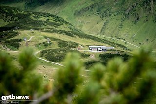 Weil der Wetterbericht von Regen ab der Mittagszeit sprach, war unser Zeitfenster sehr klein. Deshalb entschieden wir uns dazu, den Uphill nicht mit dem Bike, sondern mit der Gondel der Alpkogelbahn zu machen.