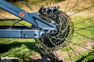 180 mm Bremsscheibe an einem E-Mountainbike mit einem Lebendgewicht von über 25 kg – sorry – aber das ist ein No-Go