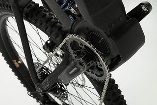 Im günstigeren Modell werkelt ein Shimano Steps E7000-Motor.