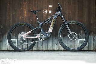 Anna Spielmann ist bei Haibike unter Vertrag und geht mit einem Haibike Hybe an den Start. Anna Spielmann ist bei Haibike unter Vertrag und geht mit einem Haibike Hybe an den Start.