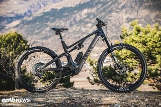 Zum ersten Mal schafft es ein Versender-E-Bike aufs Podest. Das Canyon Spectral:ON holt sich den 3. Platz in der Kategorie „E-MTB des Jahres“, stark!