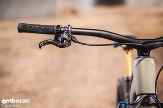 Gebremst wird mit der hübschen Magura MT Trail Carbon,