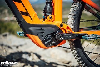 Scott hat den Shimano Steps E8000-Motor schön integriert und mit netten Applikationen, wie den seitlichen Lufteinlässen versehen.