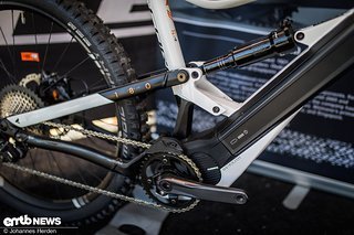 Der Shimano Steps E8000-Motor wurde formschön integriert