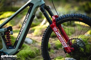 RockShox Ultimate-Fahrwerk mit 170/170 mm Federweg am Relay