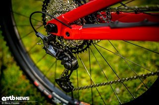 Die 12 Gänge wechselt ein Shimano XT-Schaltwerk.