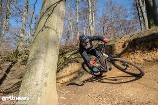 Das Giant Stance E+ soll Neueinsteiger*innen abholen. Aber, dank souveränen Fahreigenschaften, holt es auch alte Ha(a)sen ab!