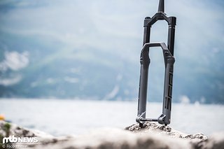 RockShox Zeb Ultimate 2023 - die Gabel für Super-Enduro bekommt mehr Hightech und neue Technologien im Inneren.