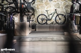 Auch für 2025 hat Cube alle Neuheiten im Showroom am Firmensitz in Waldershof aufgebaut und präsentiert die neuen Bikes.