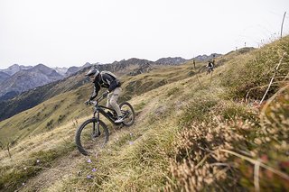 Die zweite Stage startete in ähnlichem Terrain, wurde später aber dunkler und waldiger. Die zweite Stage startete in ähnlichem Terrain, wurde später aber dunkler und waldiger.