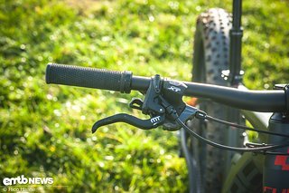 Ergonomisch und funktional: Die Kombination aus Magura MT5-Bremshebel und Shimano XT-Schalthebel