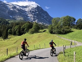 Die Passstraße hoch zur kleinen Scheidegg fuhren wir entspannt im Eco-Modus, um Energie für den langen Tag zu sparen