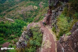 Offene Trails und lange Touren sind nicht der beste Einsatzbereich für das Bike, dafür eignet sich das 29er besser.