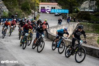 Start der Cross-Country Wertung der Männer.