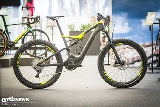 Das Turbo Levo Carbon S-Works. Rahmen, Laufräder und Anbauteile aus Carbon, 20 Kilo mit Öhlins Dämpfer und Gabel.