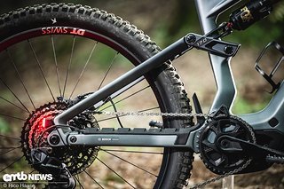 Der Viergelenker arbeitet sensibel und überaus plush.