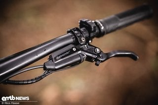 SRAM Code Silver Stealth sorgen für Verzögerung auf dem Trail.