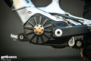 Mit dem Intradrive kommt ein neuer Getriebemotor auf den Markt – 8 Gänge und 700 Watt Spitzenleistung stehen auf dem Zettel. Mit dem Intradrive kommt ein neuer Getriebemotor auf den Markt – 8 Gänge und 700 Watt Spitzenleistung stehen auf dem Zettel.