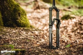 Das Design der RockShox Domain Gold RC bleibt unverändert. Es spricht die gleiche Sprache, wie das der Zeb und hat ein kraftvolles Aussehen.