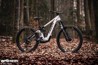 Pivot Shuttle LT – MY 2026: Jetzt mit aktuellem Bosch CX-R Gen5, 170/165 mm Federweg und entnehmbarem Akku.