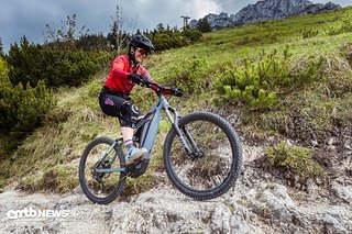 Steinfelder bergauf fahren? Easy mit dem kraftvollem Motor