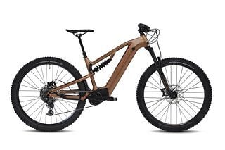 Mit dem Rockrider E-Expl 700 S stellt Decathlon sein E-Trail-Bike vor – mit 140/140 mm Fahrwerk und Brose Drive T ausgestattet gibts das schmucke E-Bike für 3.499 €.