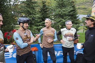 „Hast du den Stein auf Stage 3 gesehen? Oder die Wurzel in der siebten Kurve auf Stage 1?“ „Hast du den Stein auf Stage 3 gesehen? Oder die Wurzel in der siebten Kurve auf Stage 1?“