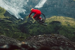 Korbinian Engstler war für sein neues Video „WHYNOT?“ in Kanada, auf Island und in der Wüste von Namibia unterwegs.