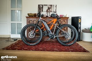 Auf dem großen eTepp haben mehrere E-Bikes genug Platz, um aufgeladen werden zu können