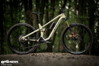 Die Schweizer von Simplon haben mit dem Rapcon Pmax TQ eine leichtere Variante ihres Performance-E-MTBs auf den Markt gebracht. Los geht es bei 17,6 kg.