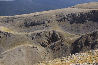 Von oben konnte man den schmalen, neuen Trail gut sehen. Von oben konnte man den schmalen, neuen Trail gut sehen.
