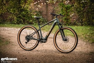 Das Giant Talon E+ rollt auf 29-Laufrädern, setzt auf eine 100 mm Federgabel und MTB-Bereifung. Das Giant Talon E+ rollt auf 29-Laufrädern, setzt auf eine 100 mm Federgabel und MTB-Bereifung.