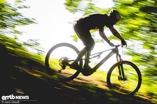 Rotwild schafft mit seiner modernen Geometrie viel Platz auf dem E-MTB